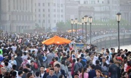 五一最新爆料新闻报道图片,揭秘五一假期热门景点背后的故事